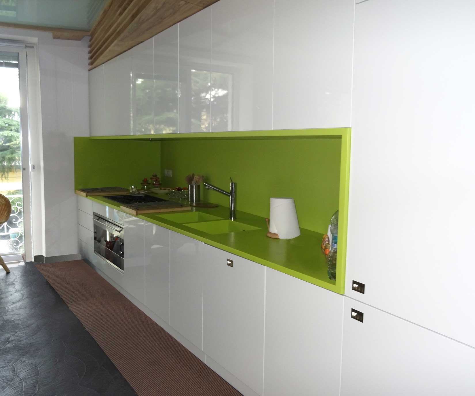 Cucina con top in Corian
