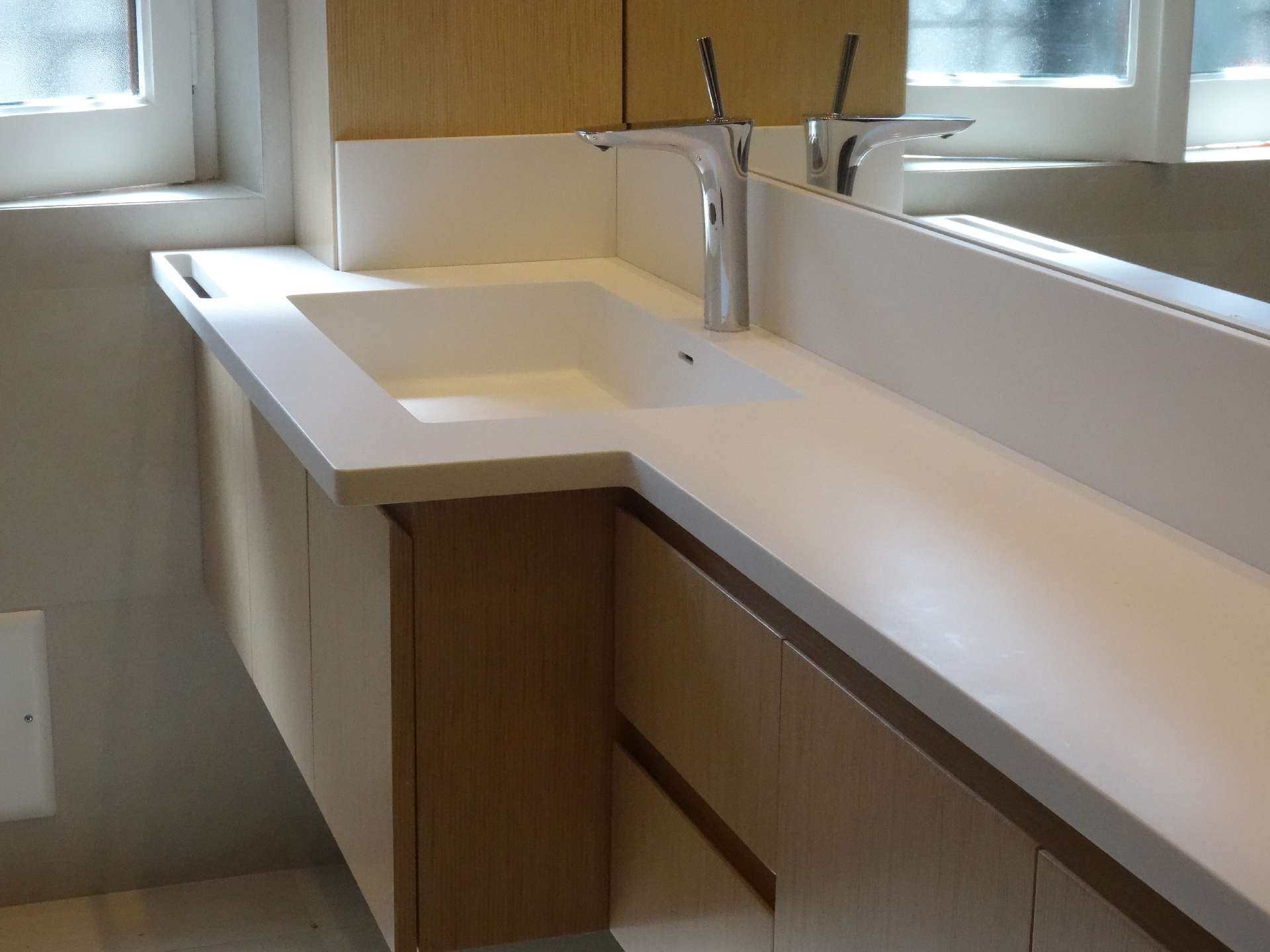 Dettaglio del mobile bagno in Corian