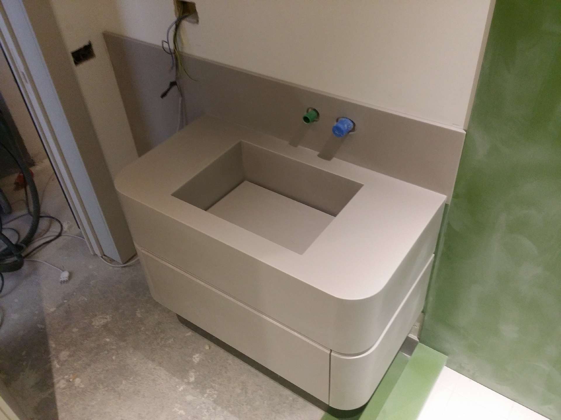 Yellow Corian bath surround