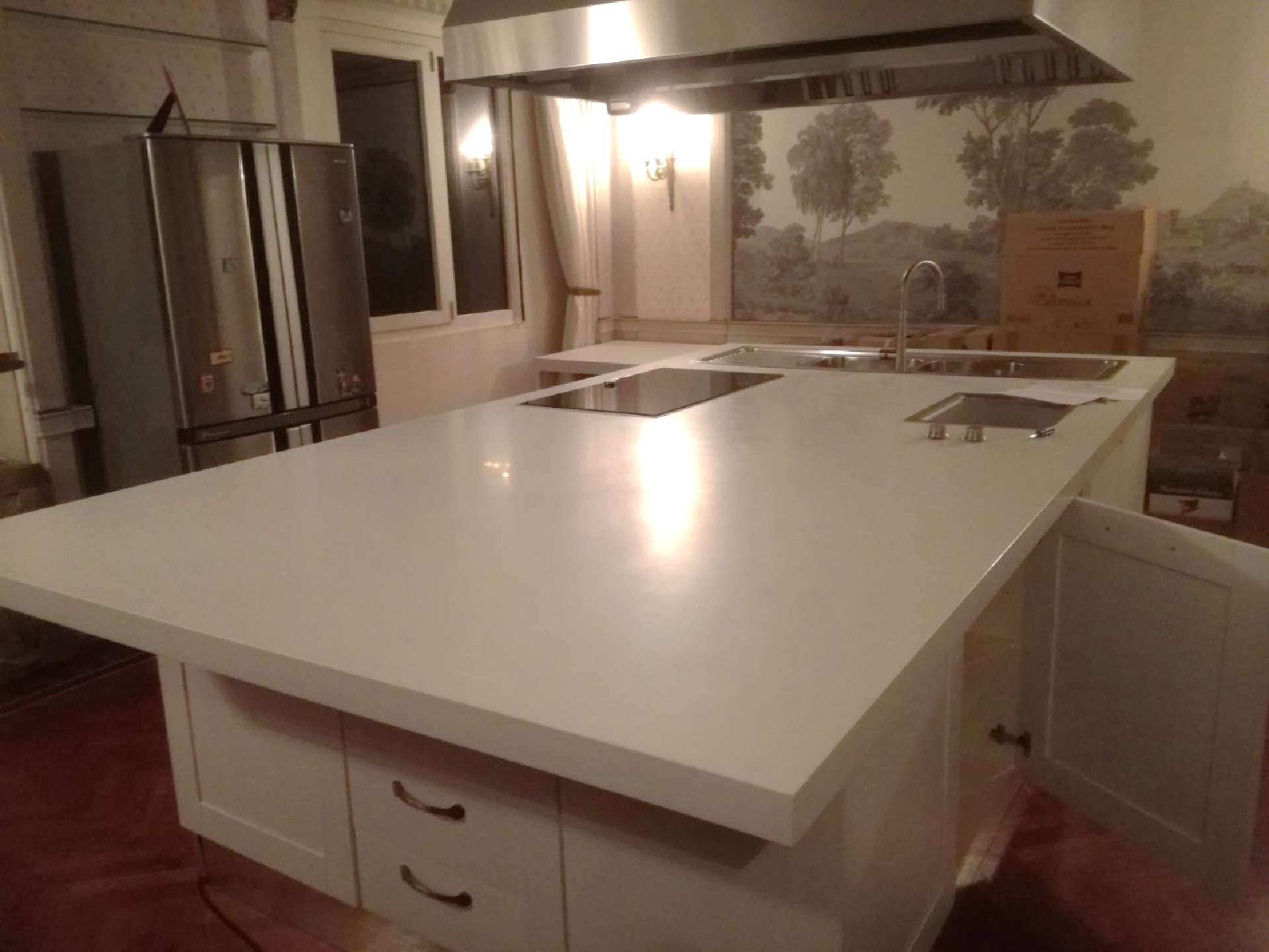 Kitchen island in white Corian
