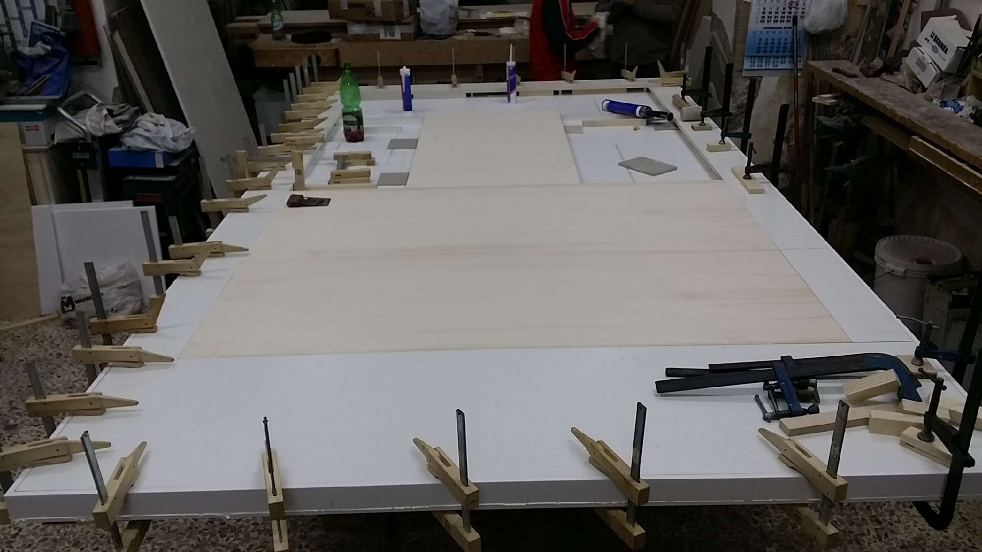 Sink area integrated into the top