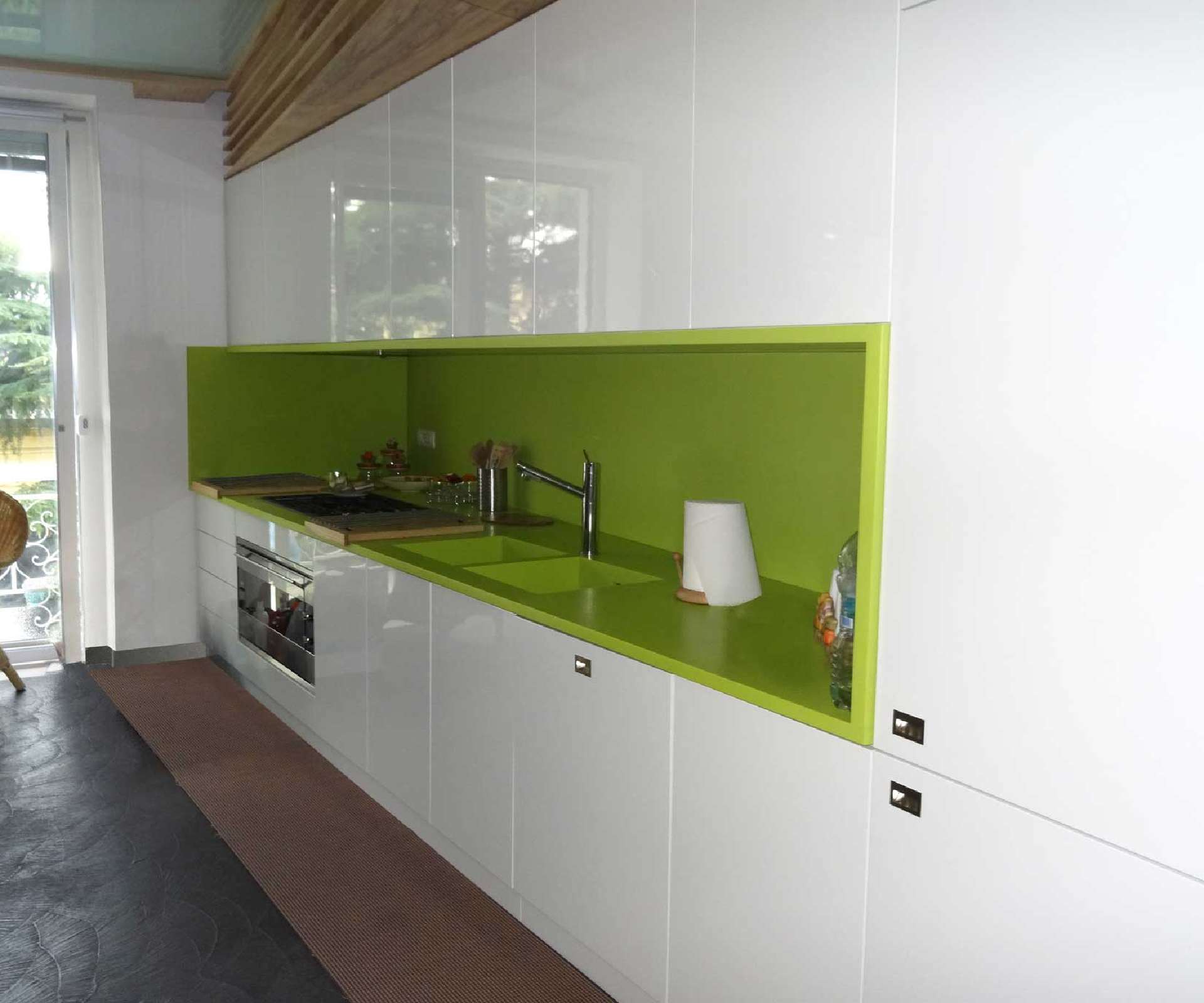 Vista della nicchia in Corian Green Grape
