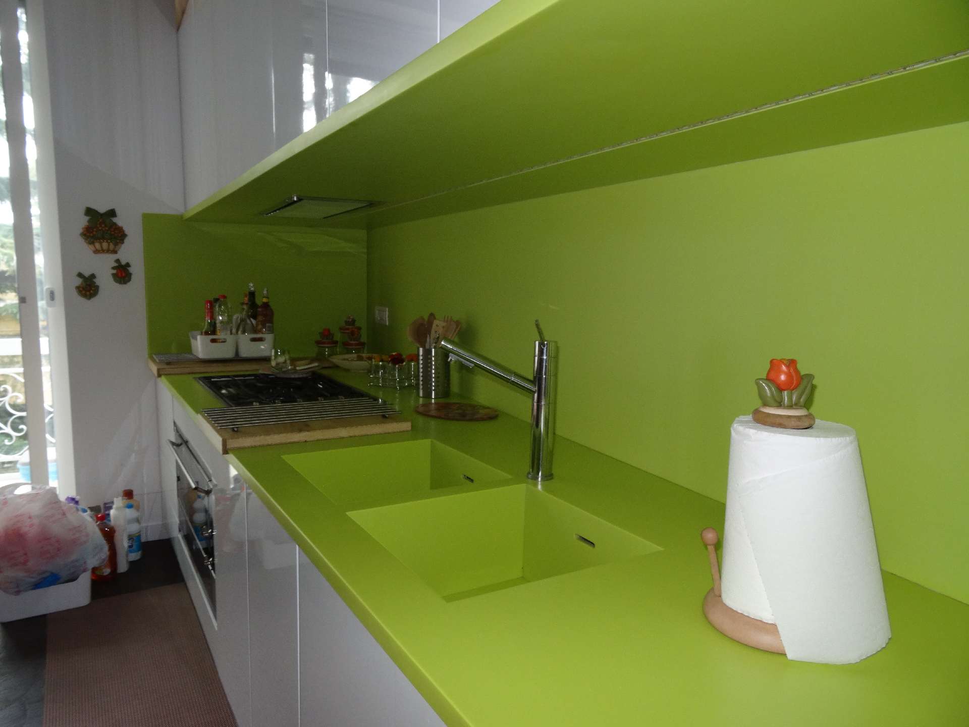 Cucina con top in Corian verde Green Grape