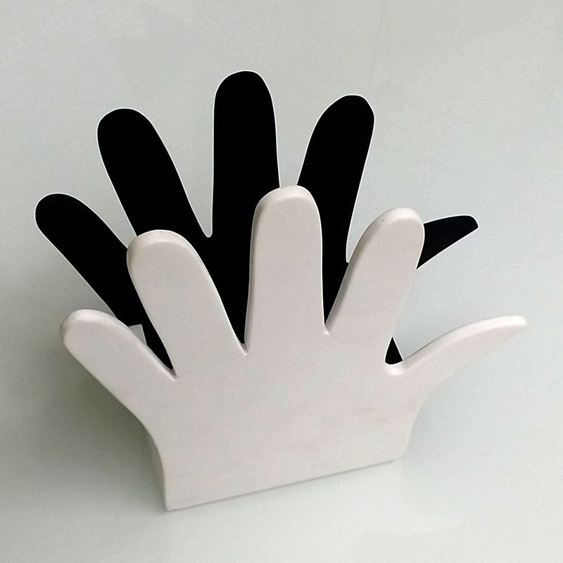 Remote-control holder shaped as a hand