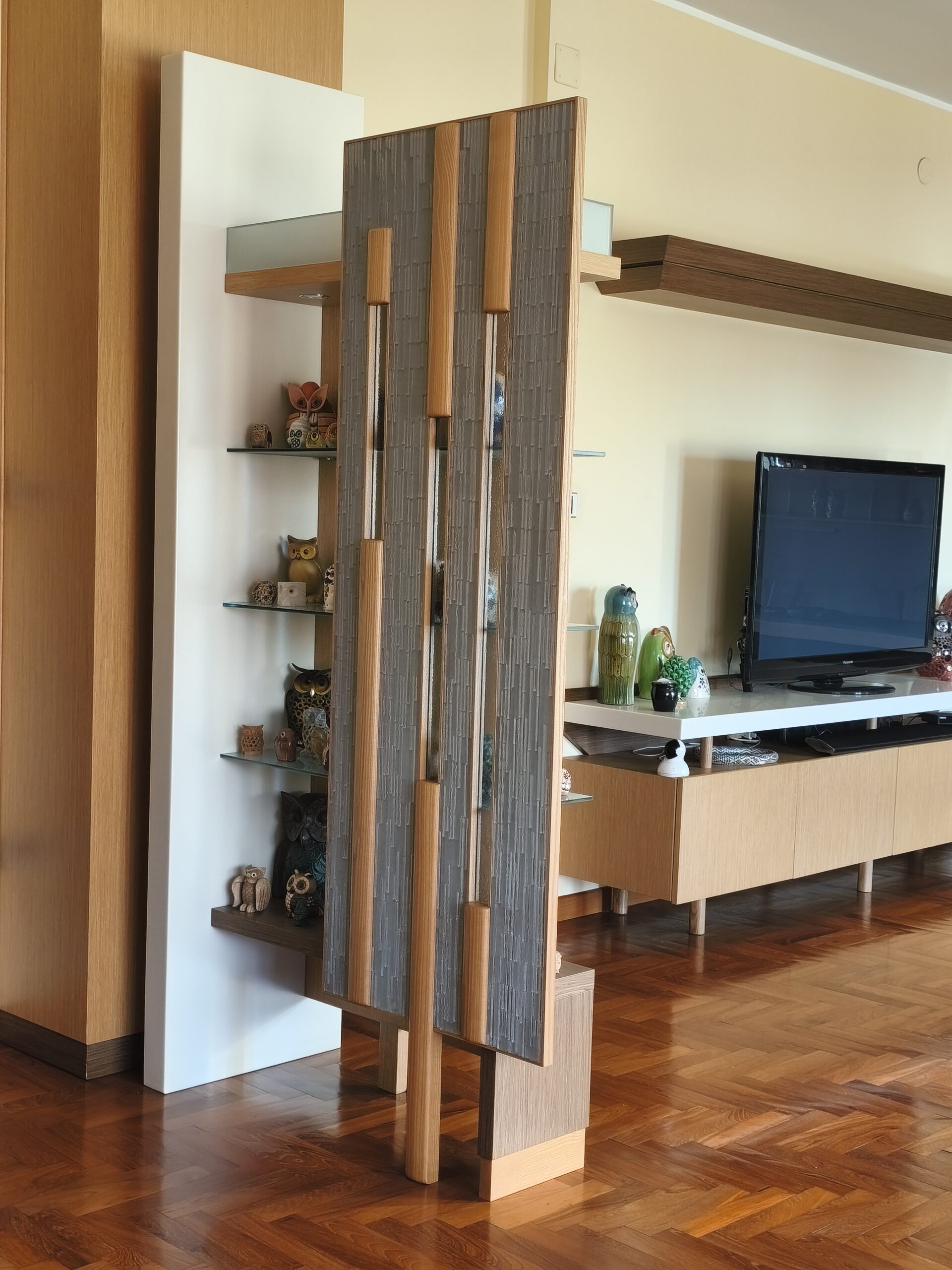 Bespoke divider unit between living room and hall